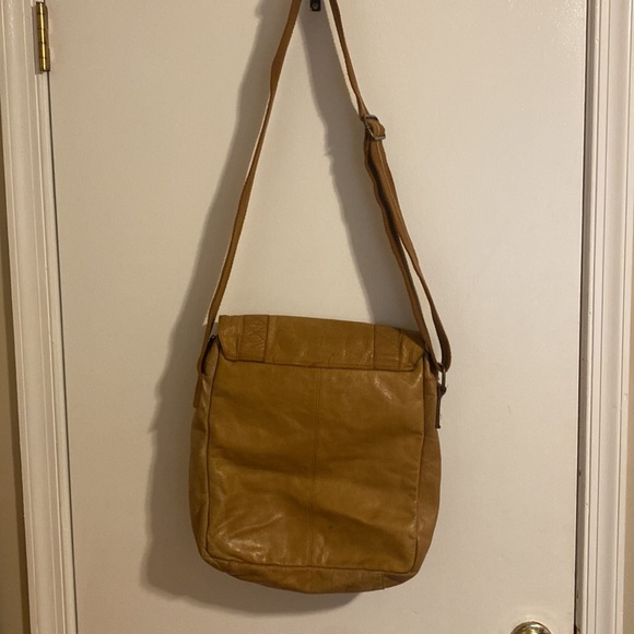 Wilson’s Leather Tan Messenger Bag - Picture 5 of 5